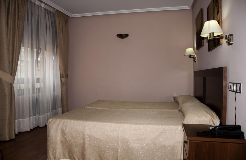 Hotel Restaurante Casa Pipo Тунья Номер фото